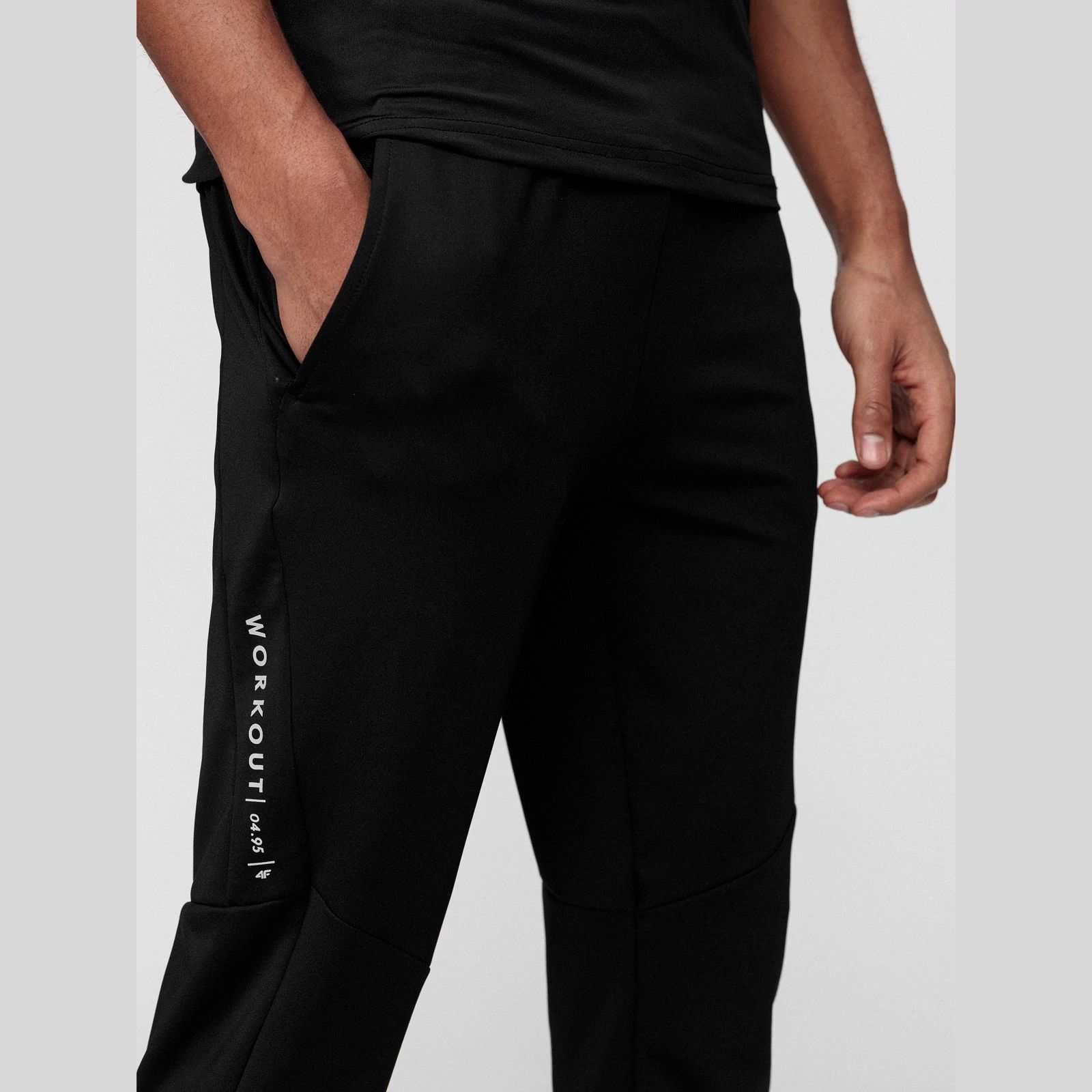 Joggers & Sweatpants -  4f Pantaloni funcționali pentru bărbați SPMTR011